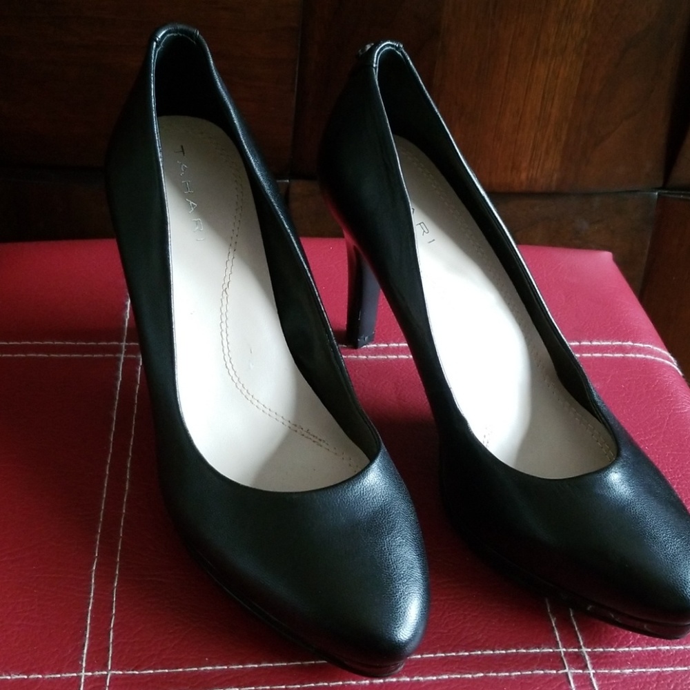 Tahari classic leather pumps